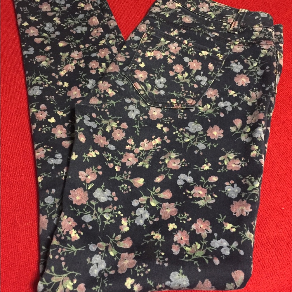 Tinseltown floral skinny jeans.